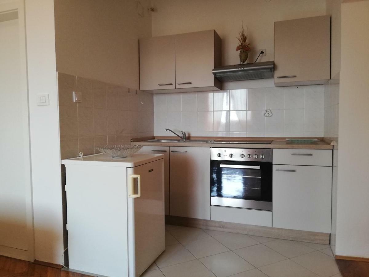 Studio Apartman Antonia 利缇纳 外观 照片