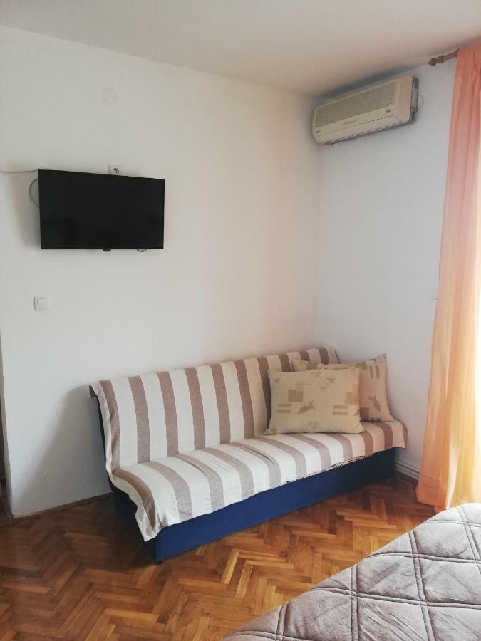 Studio Apartman Antonia 利缇纳 外观 照片